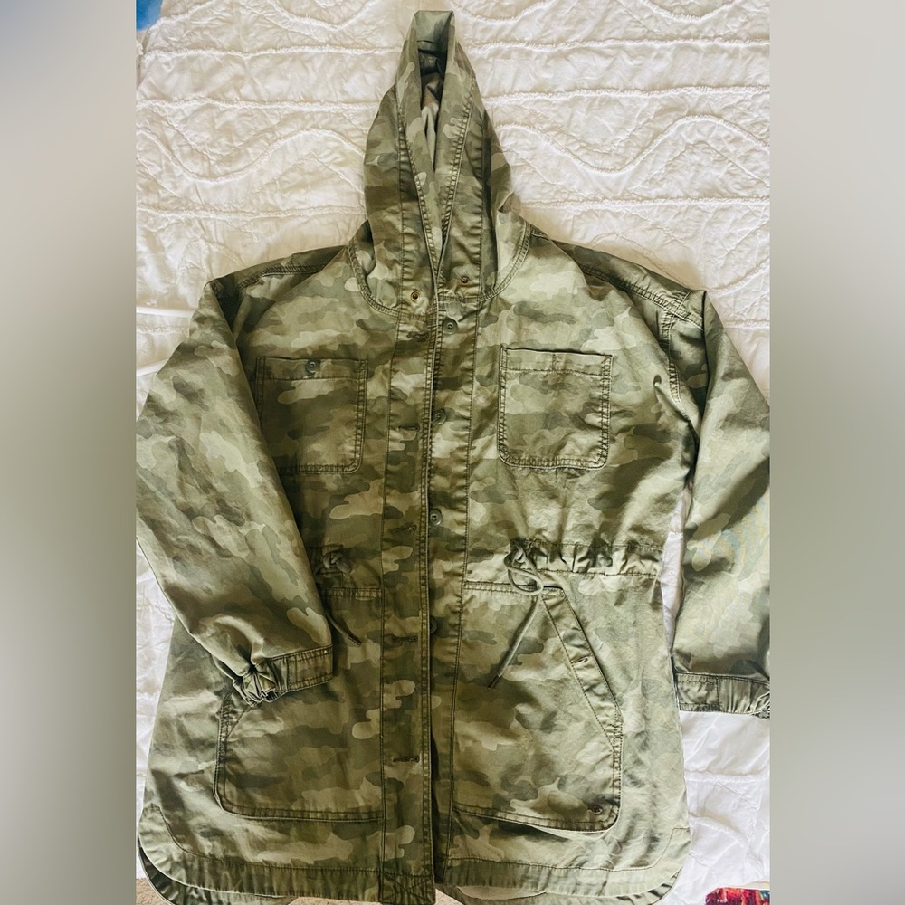American Eagle women’s oversized camo jacket!